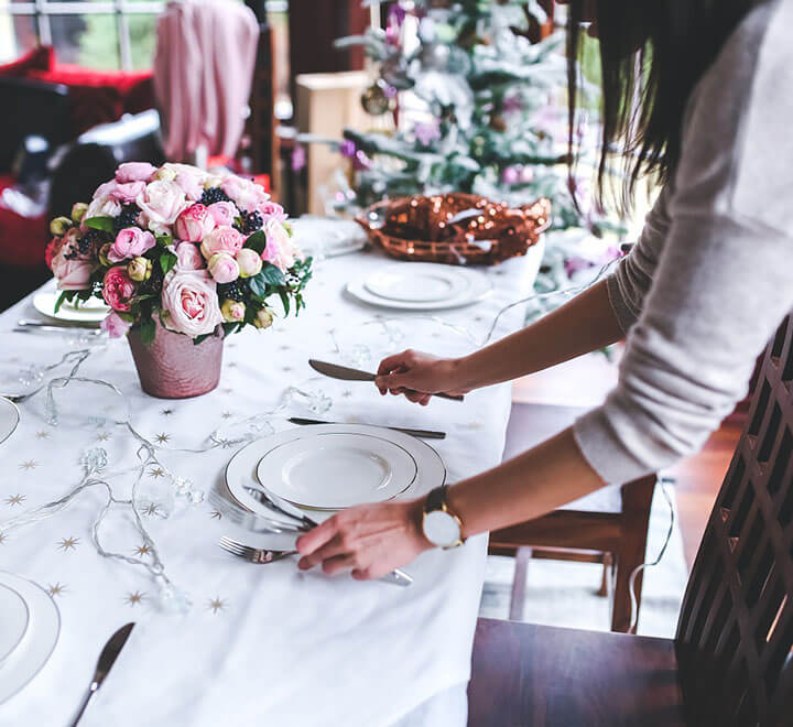 Woman who decorate table